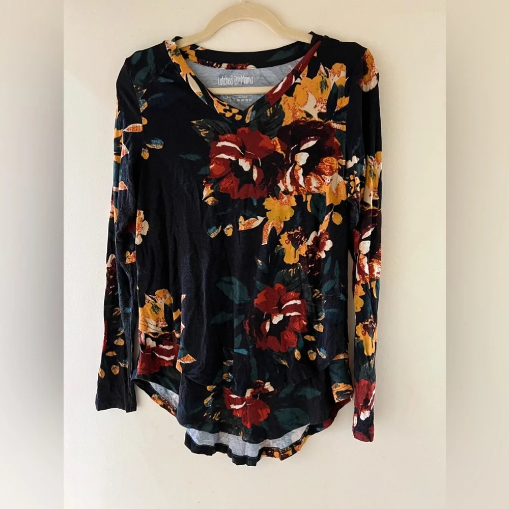 Latched Mama V-neck long sleeve nursing tee in midnight garden - Picture 2 of 4